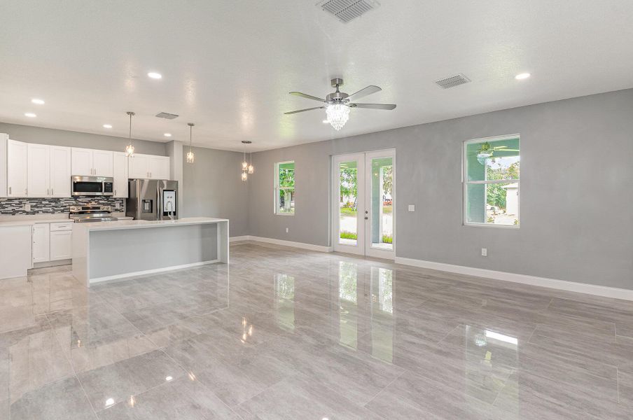 Spacious, unfurnished interior of a new home in , Palm Bay (Image 17).