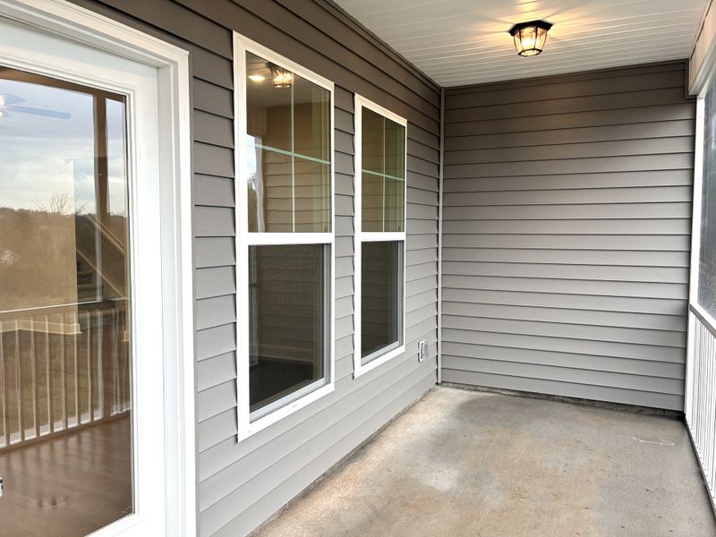 Exterior details and patio area of a home in Holly Ridge, Greenville (Image 15).