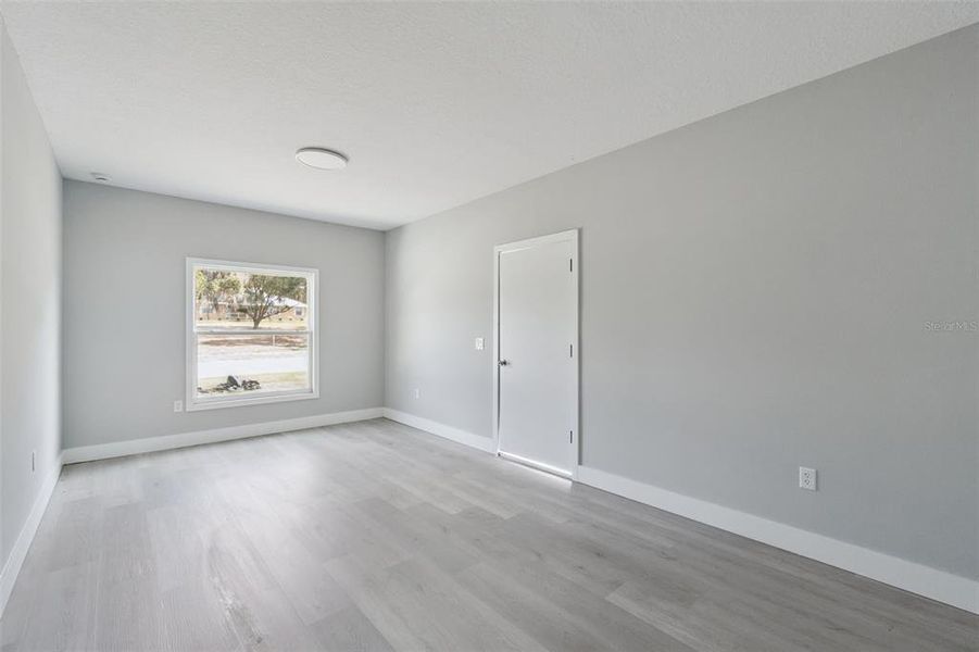 Spacious, unfurnished interior of a new home in , Davenport (Image 17).