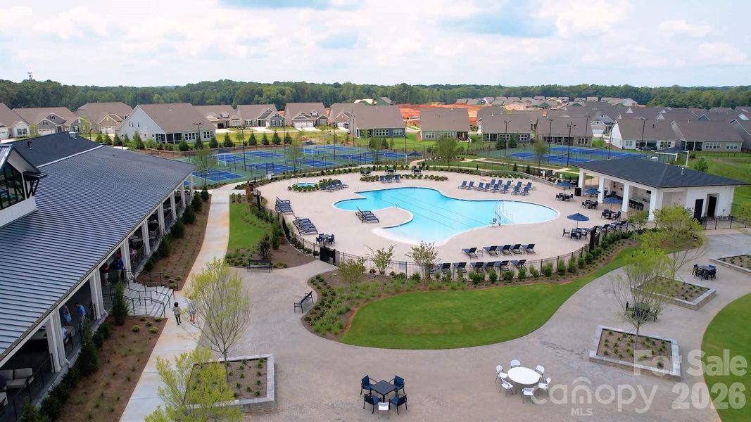 Outdoor Resort-Style Pool