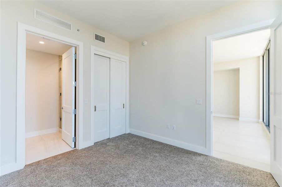 Spacious, unfurnished interior of a new home in , St. Petersburg (Image 24).