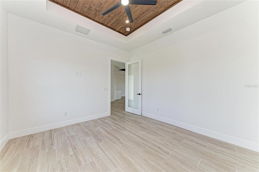 Spacious, unfurnished interior of a new home in , Punta Gorda (Image 49).