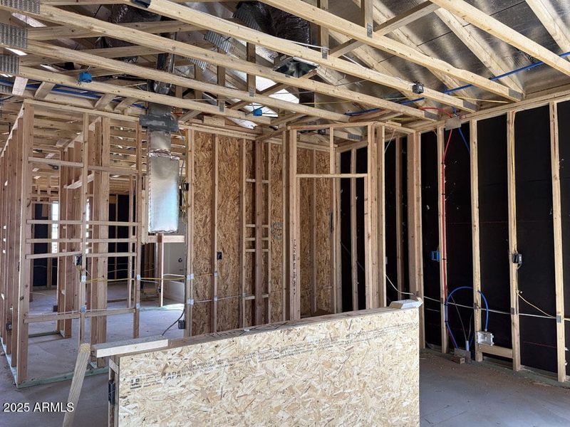 8- Kitchen + pantry 8- Kitchen + pantry