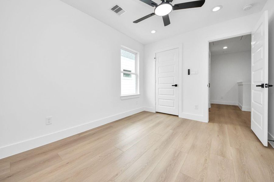 Spacious, unfurnished interior of a new home in , Houston (Image 28).