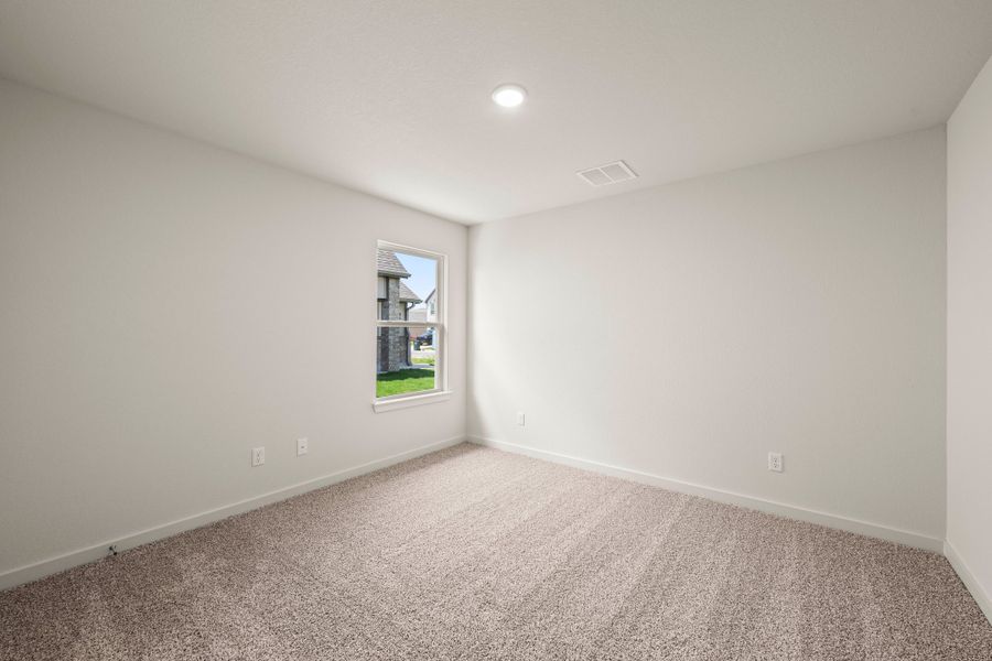 Spacious, unfurnished interior of a new home in Rancho San Gabriel, Georgetown (Image 12).