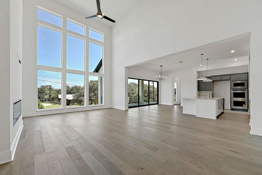 Spacious, unfurnished interior of a new home in Rough Hollow, Austin (Image 11).