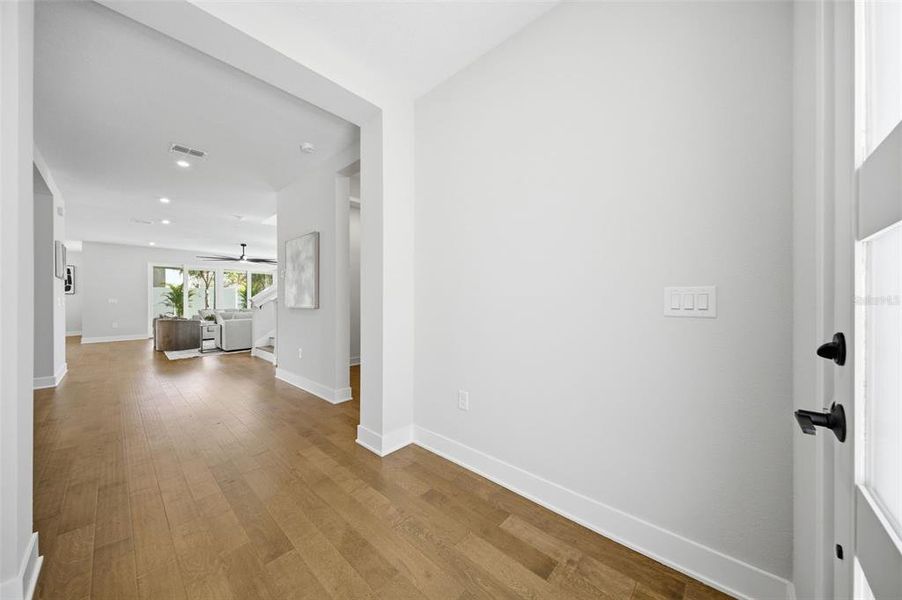 Spacious, unfurnished interior of a new home in , Tampa (Image 49).