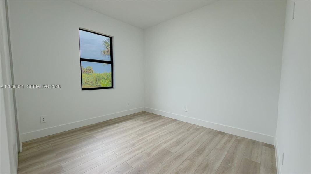 Spacious, unfurnished interior of a new home in , Fort Myers (Image 15).