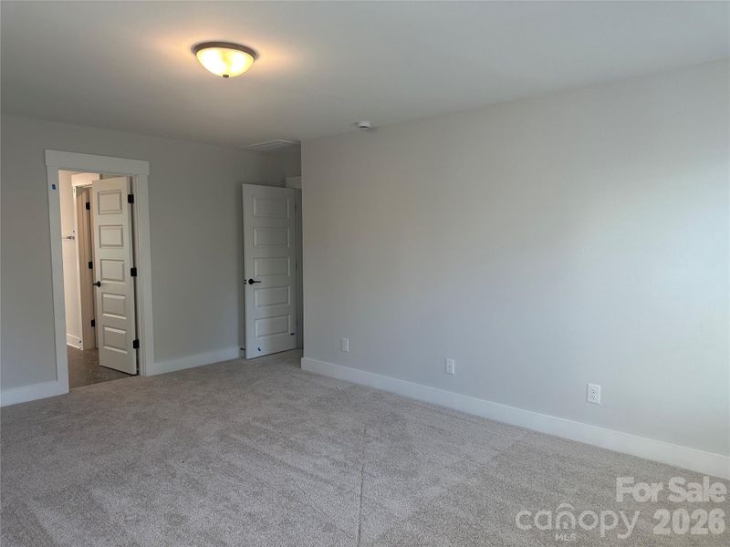 Spacious, unfurnished interior of a new home in Summerlin, Mooresville (Image 11).