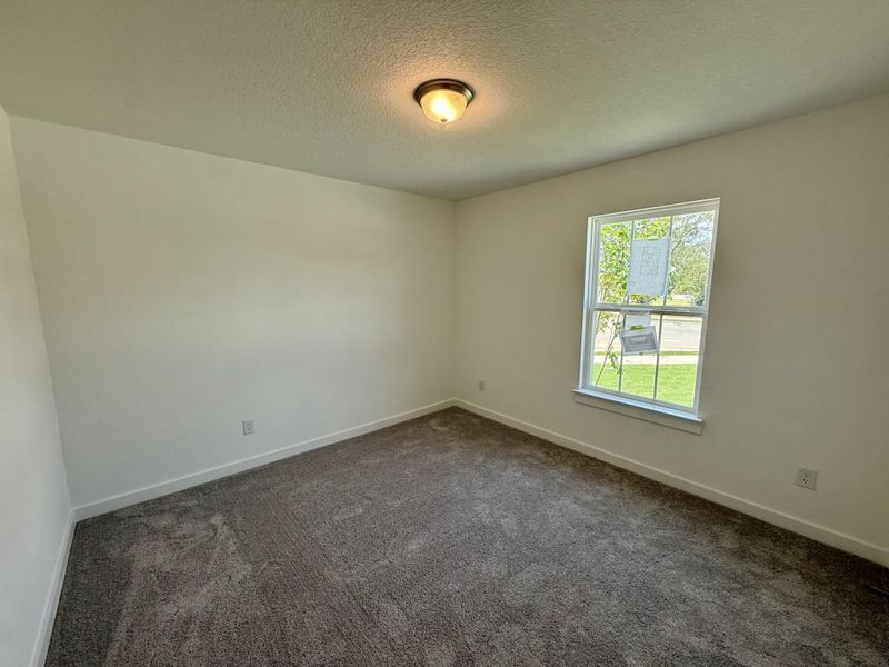 Spacious, unfurnished interior of a new home in Creeks Crossing, Elgin (Image 7).