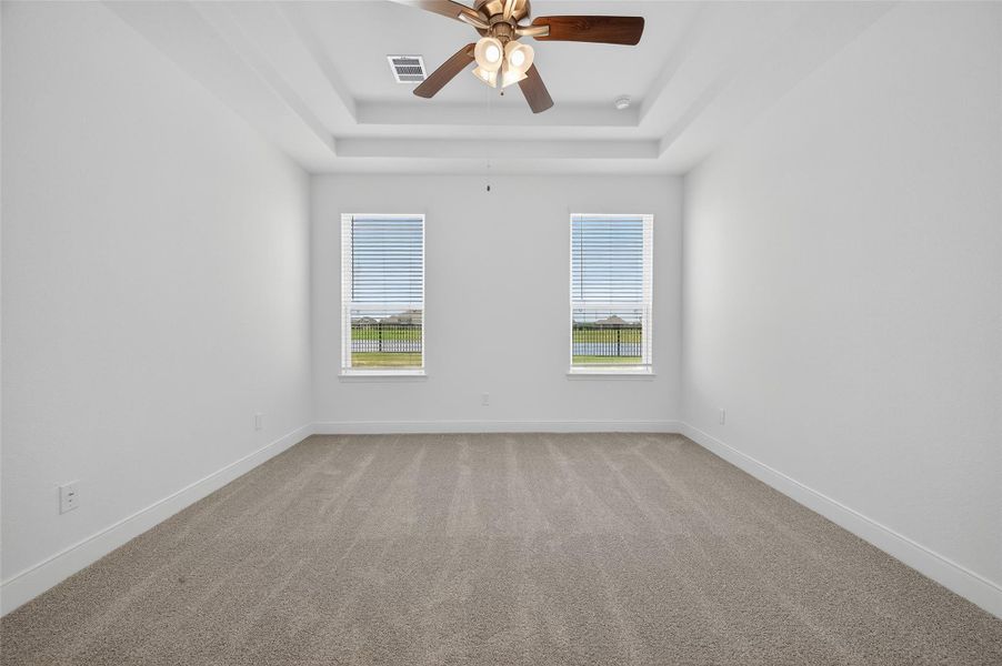 Spacious, unfurnished interior of a new home in Lago Mar, Texas City (Image 32).