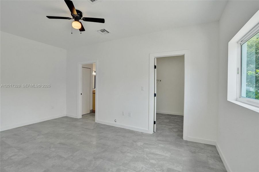 Spacious, unfurnished interior of a new home in , Fort Lauderdale (Image 32).
