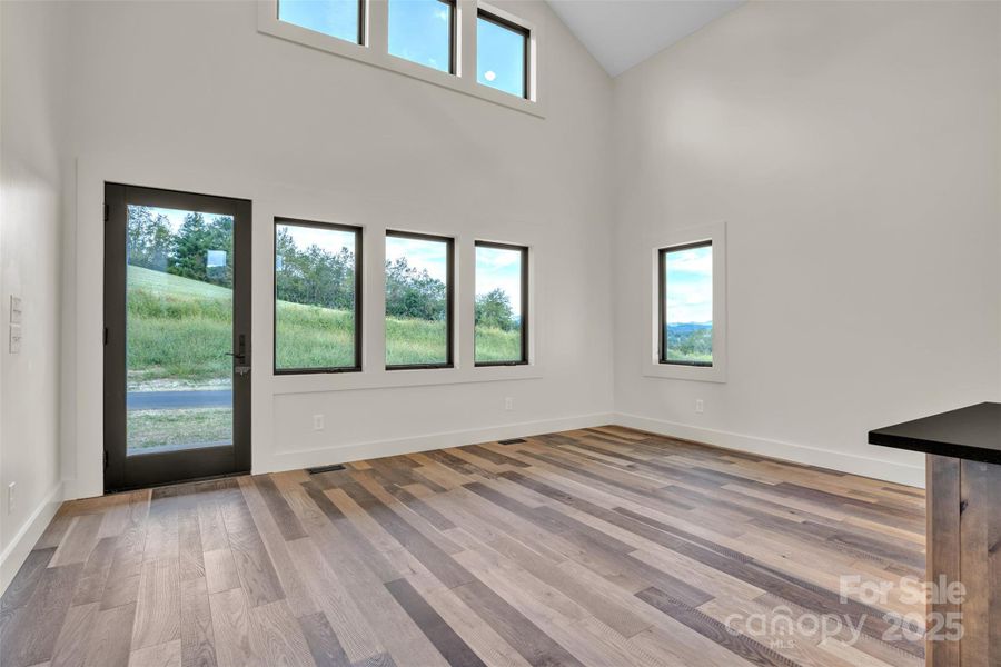 Spacious, unfurnished interior of a new home in , Jefferson (Image 26).