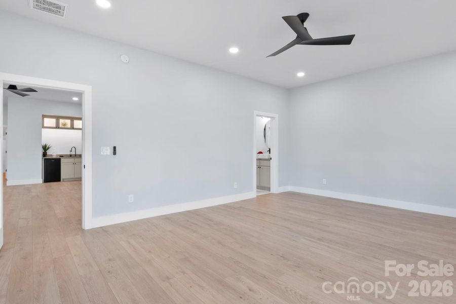 Spacious, unfurnished interior of a new home in , Hendersonville (Image 17).