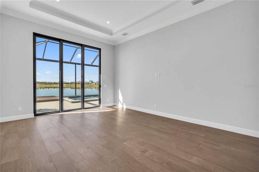 Spacious, unfurnished interior of a new home in , Sarasota (Image 41).