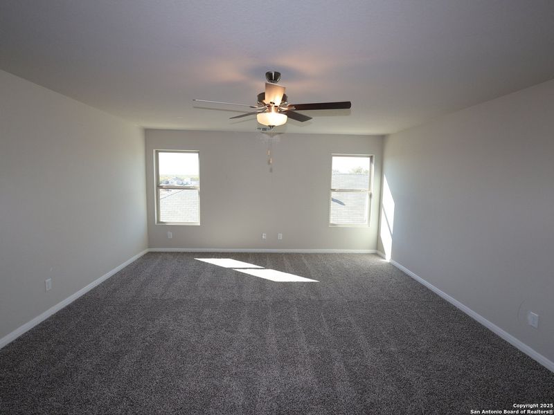 Spacious, unfurnished interior of a new home in Agave, San Antonio (Image 22).