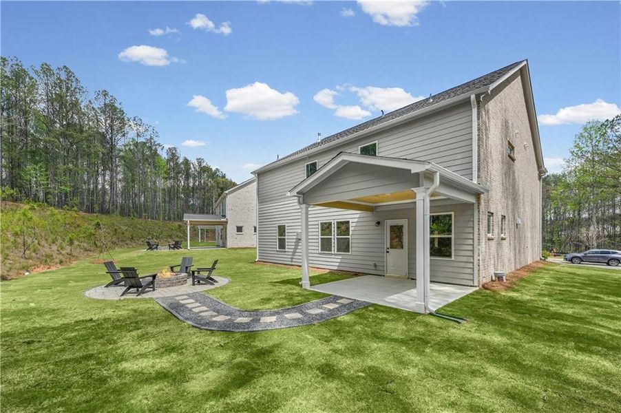 Exterior details and patio area of a home in Briar Creek, Atlanta (Image 19).