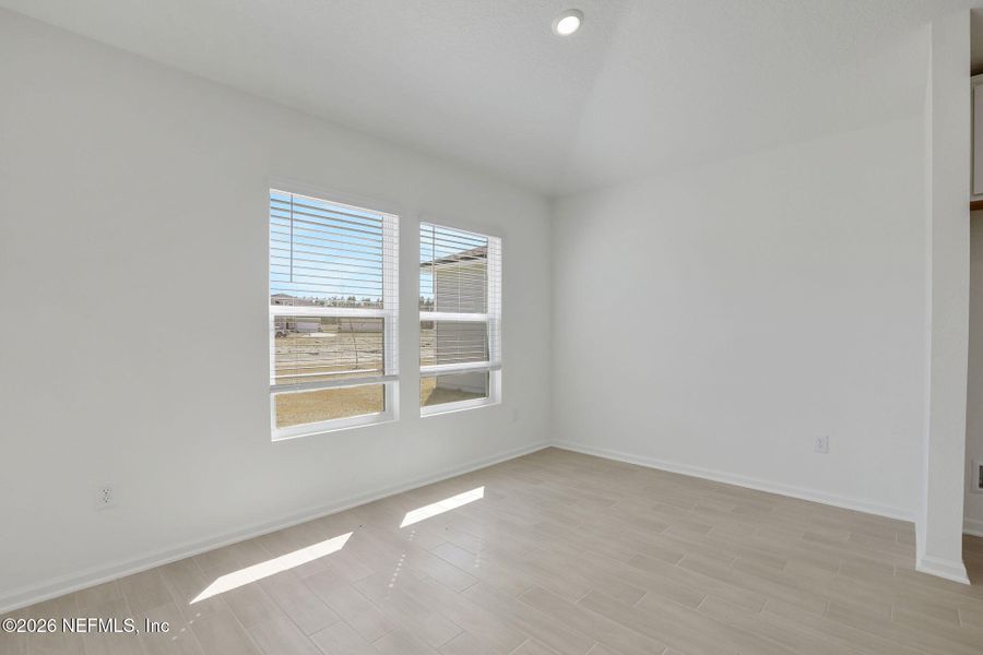 Spacious, unfurnished interior of a new home in Bellbrooke, Jacksonville (Image 30).
