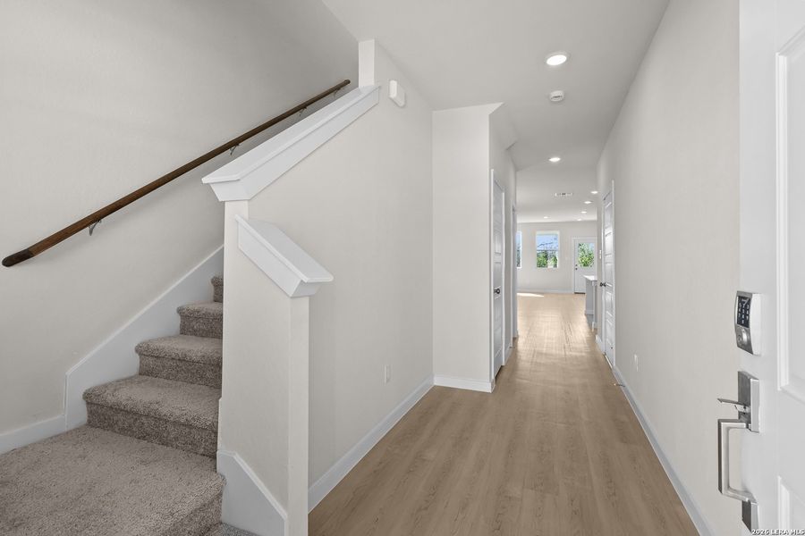 Spacious, unfurnished interior of a new home in Summerlin, San Antonio (Image 19).