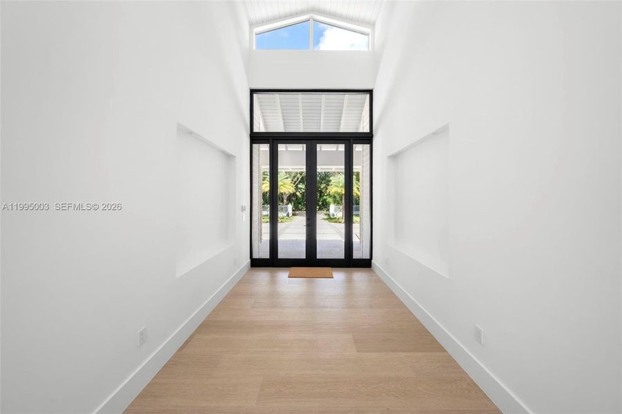 Spacious, unfurnished interior of a new home in , Pinecrest (Image 19).