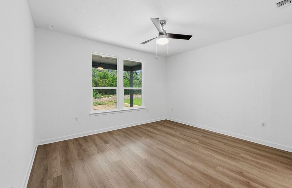 Spacious, unfurnished interior of a new home in Sun City Texas, Georgetown (Image 16).