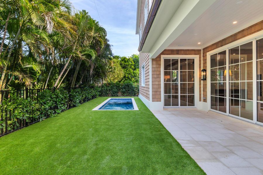 Exterior details and patio area of a home in , West Palm Beach (Image 4).