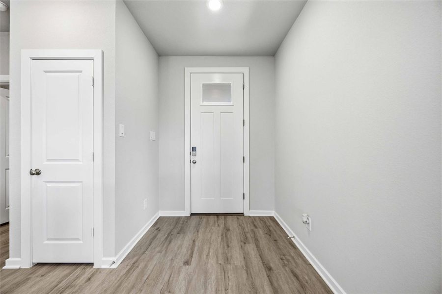 Spacious, unfurnished interior of a new home in La Segarra 40', Brookshire (Image 23).
