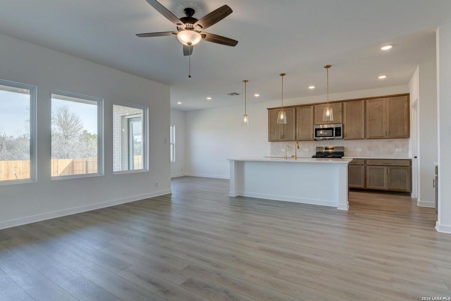 Spacious, unfurnished interior of a new home in Nopal Valley, San Antonio (Image 21).