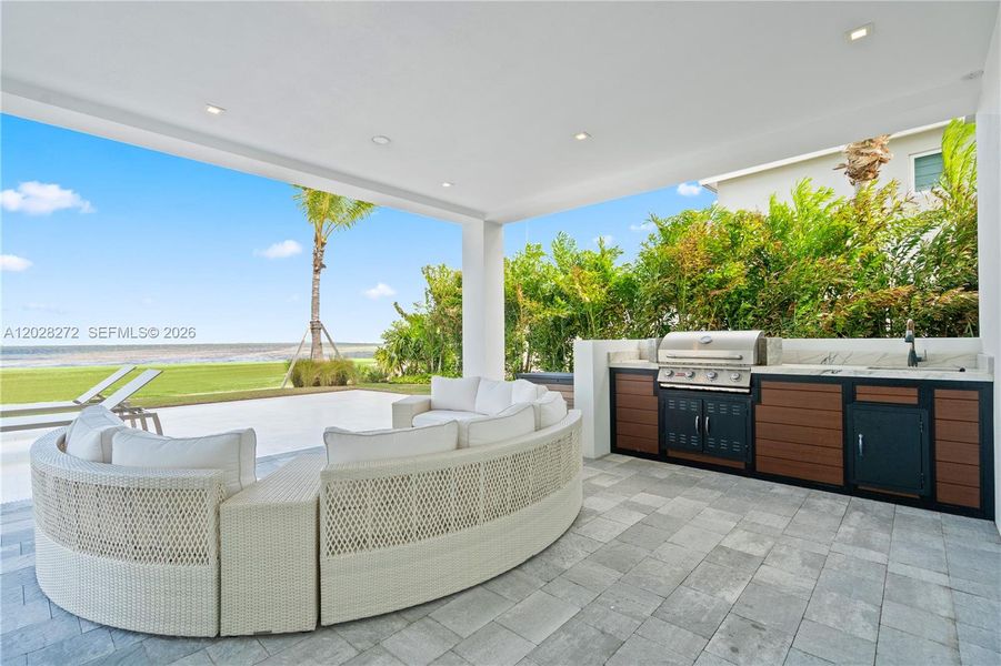 Exterior details and patio area of a home in , Marathon (Image 4).