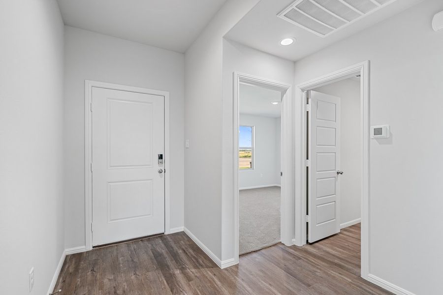 Representative unfurnished interior of a home built from the TEXAS CALI by D.R. Horton in Faculty Row, Abilene (Image 47).