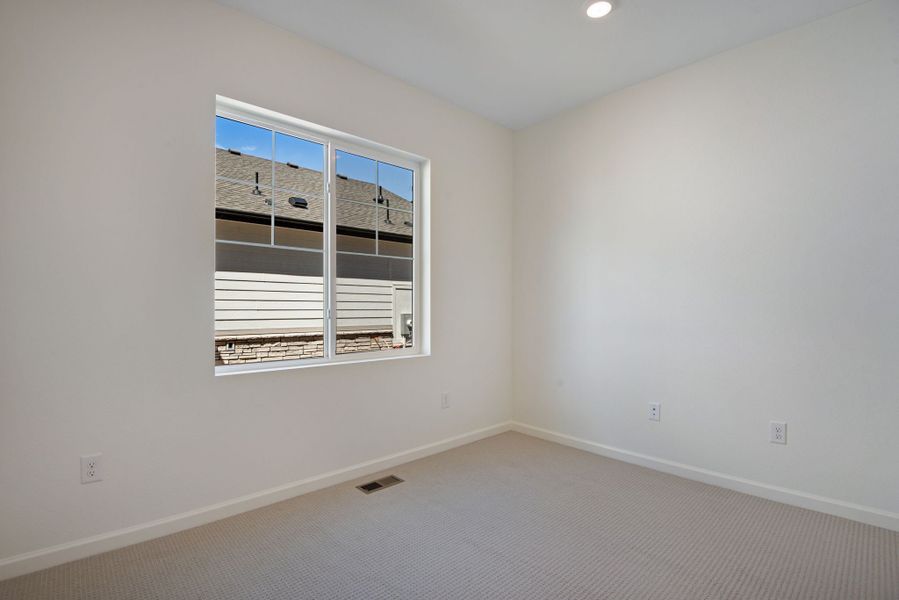 Spacious, unfurnished interior of a new home in The Aurora Highlands, Aurora (Image 36).