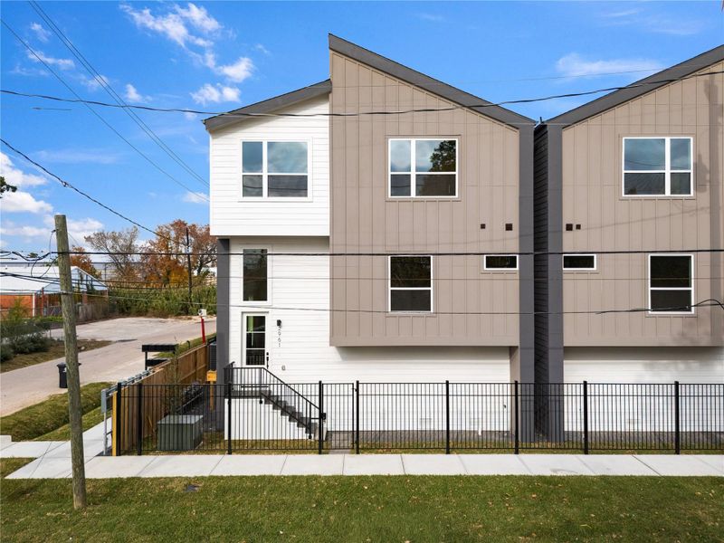 *This is the model unit* With a bold silhouette and thoughtfully proportioned design, Vecino’s exterior makes a refined architectural statement in the Delafield Project.