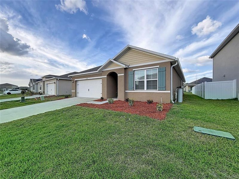 Exterior details and patio area of a home in , Lakeland (Image 21).