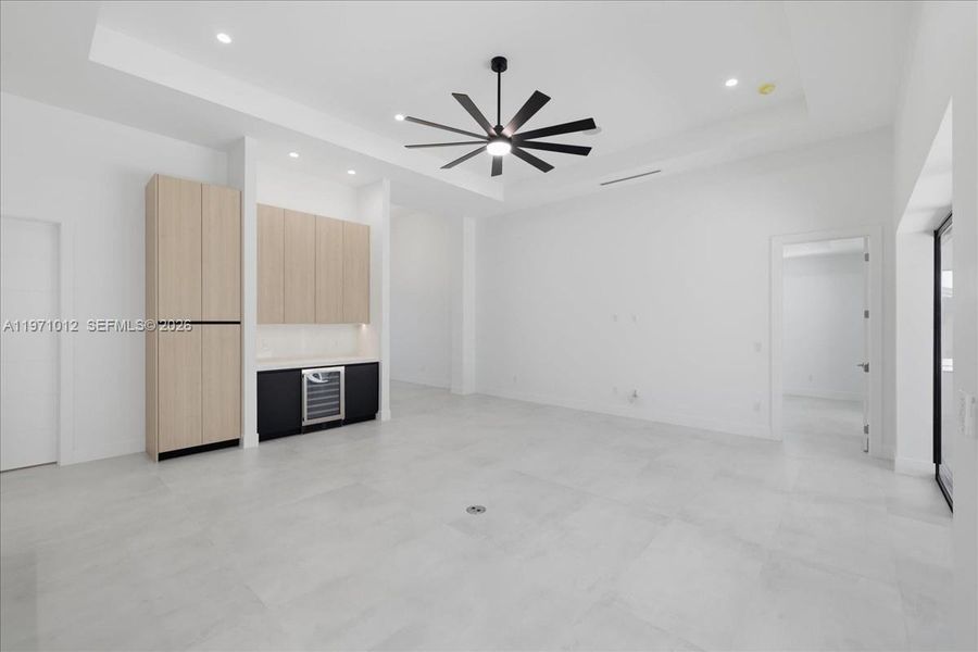 Spacious, unfurnished interior of a new home in , Cape Coral (Image 39).