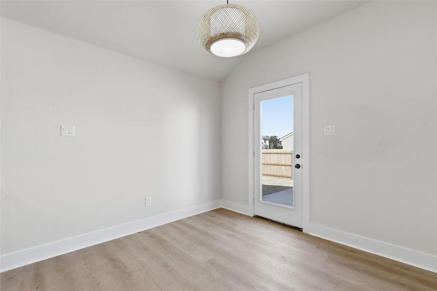 Spacious, unfurnished interior of a new home in , Tolar (Image 33).