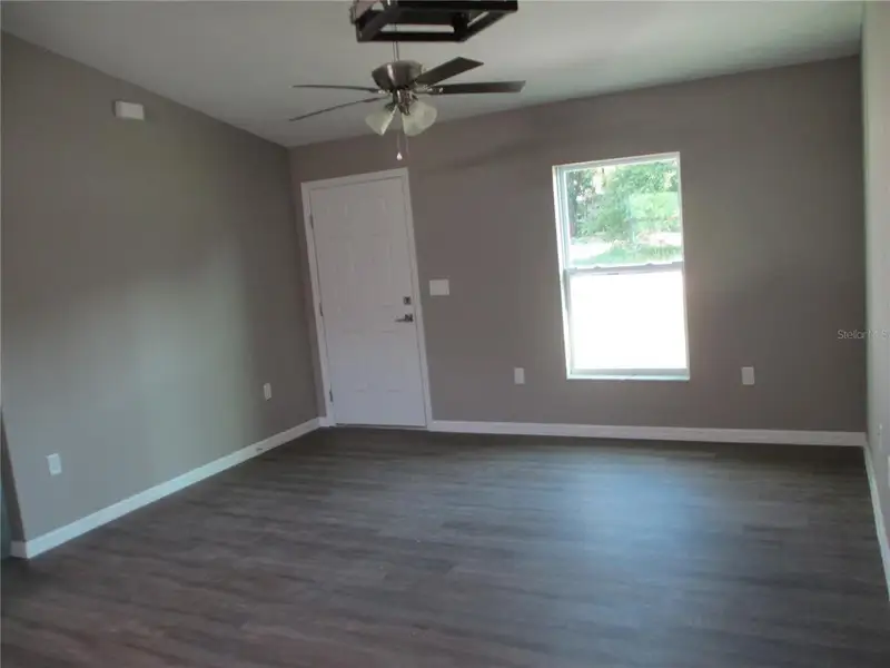 Spacious, unfurnished interior of a new home in , Ocala (Image 6).