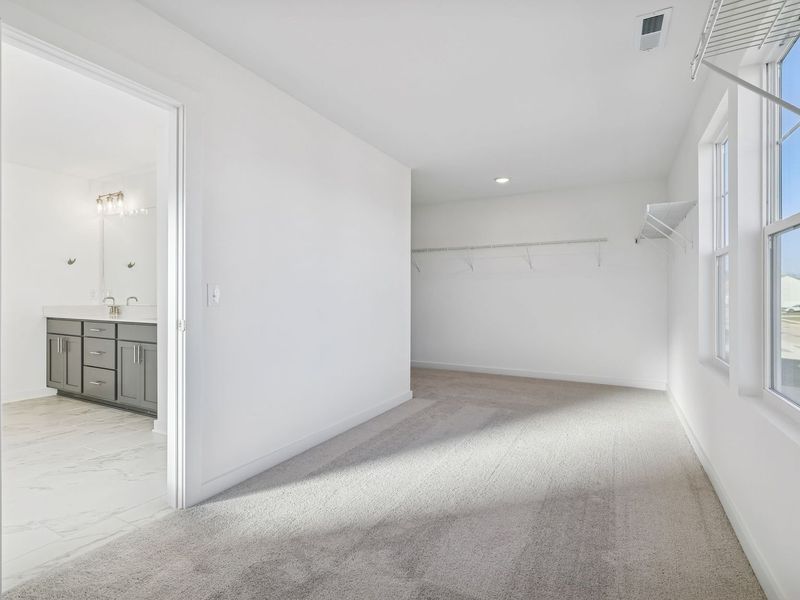 Spacious, unfurnished interior of a new home in Sage Farms, White House (Image 26).