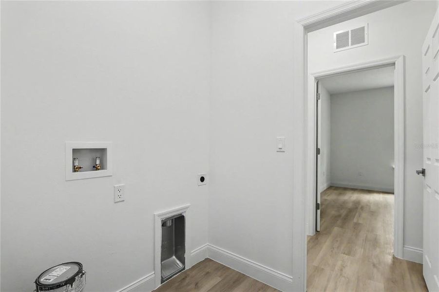 Spacious, unfurnished interior of a new home in , Citrus Springs (Image 29).