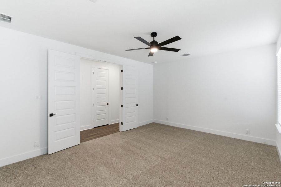 Spacious, unfurnished interior of a new home in Mesa Western, Cibolo (Image 19).