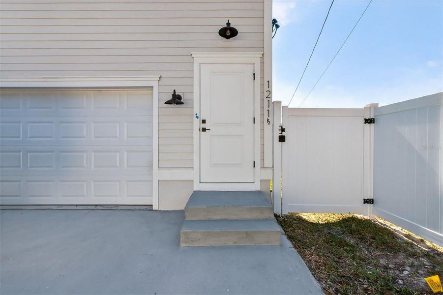 Exterior details and patio area of a home in , St. Petersburg (Image 25).
