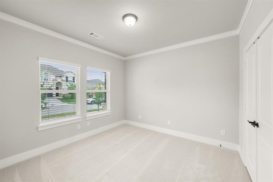 Spacious, unfurnished interior of a new home in Llano Springs, Fort Worth (Image 18).