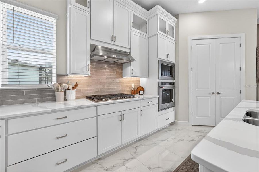Furnished interior view inside a new home in , Orlando (Image 40).