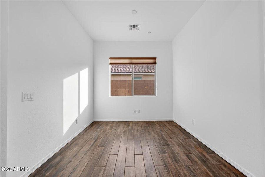 Den/Office Den/Office