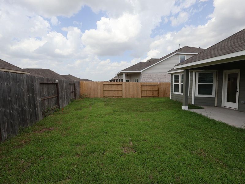 Exterior details and patio area of a home in Miller's Pond, Rosenberg (Image 26).