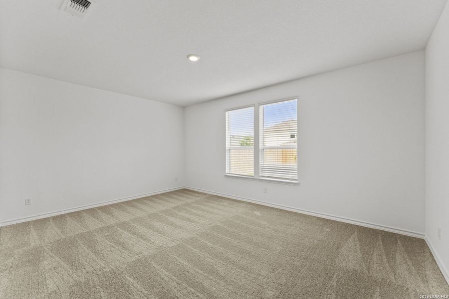 Spacious, unfurnished interior of a new home in Dove Song, Marion (Image 30).