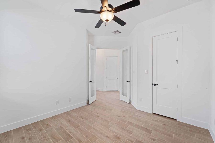 Spacious, unfurnished interior of a new home in Brookewater, Rosenberg (Image 13).