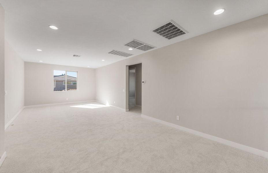 Spacious, unfurnished interior of a new home in Legado West, Queen Creek (Image 20).