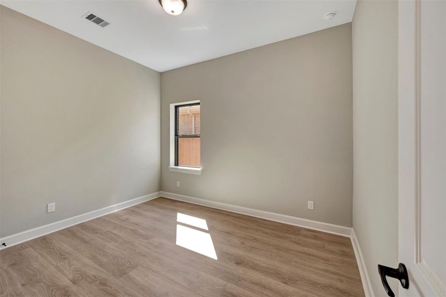 Spacious, unfurnished interior of a new home in Kresston - Enclave Collection, Montgomery (Image 27).