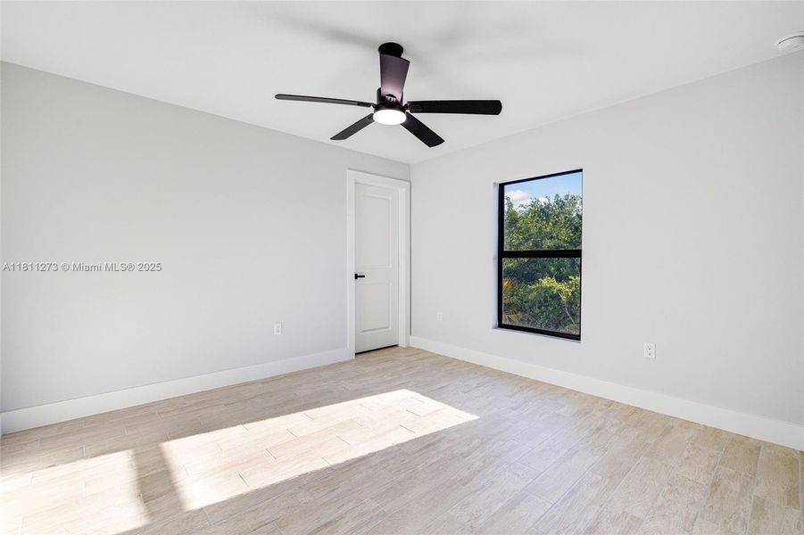 Spacious, unfurnished interior of a new home in , Lehigh Acres (Image 23).