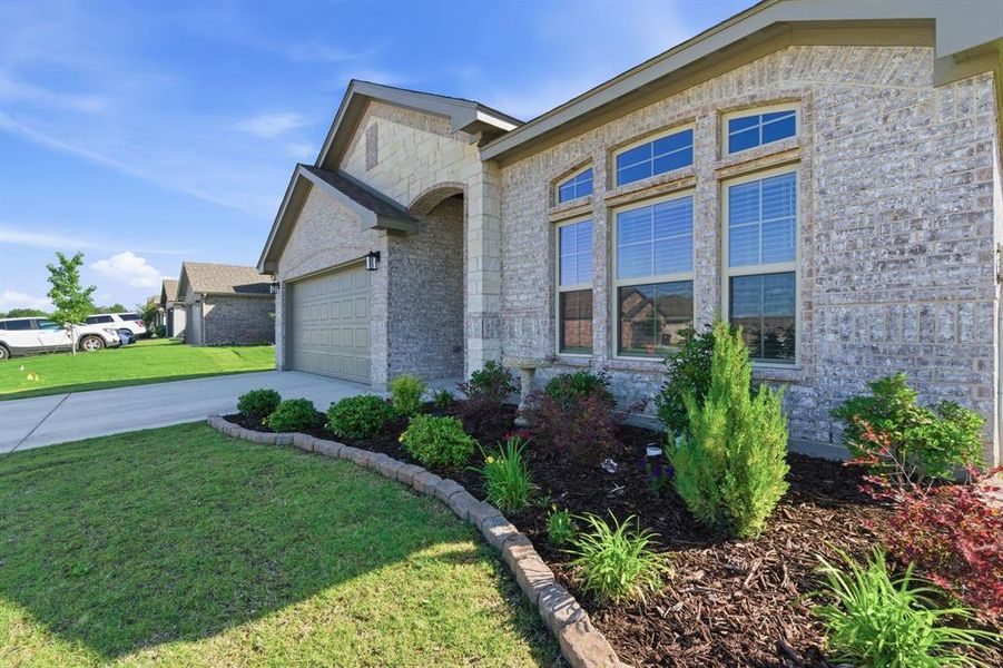Exterior details and patio area of a home in Trail Creek, Cleburne (Image 28).
